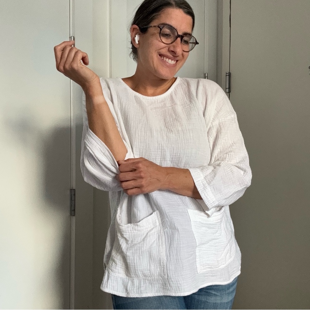 C&C California White Boxy Blouse with Cuffed 3/4 Sleeves